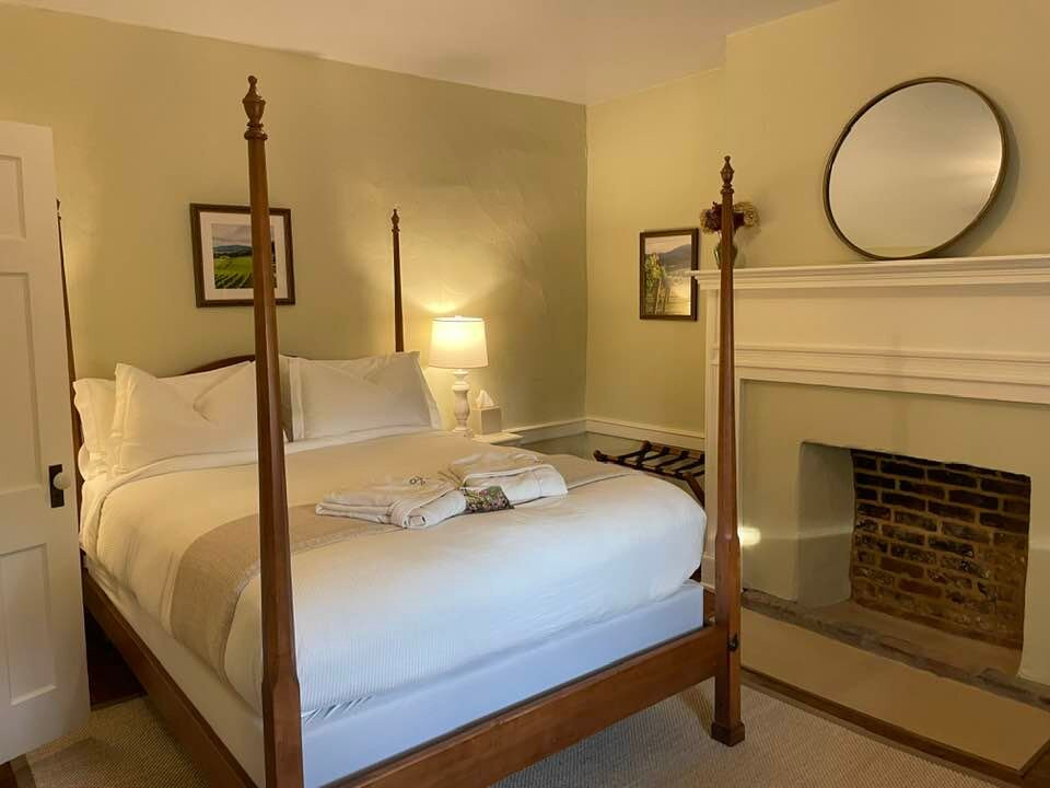 The Crossroads Inn主图