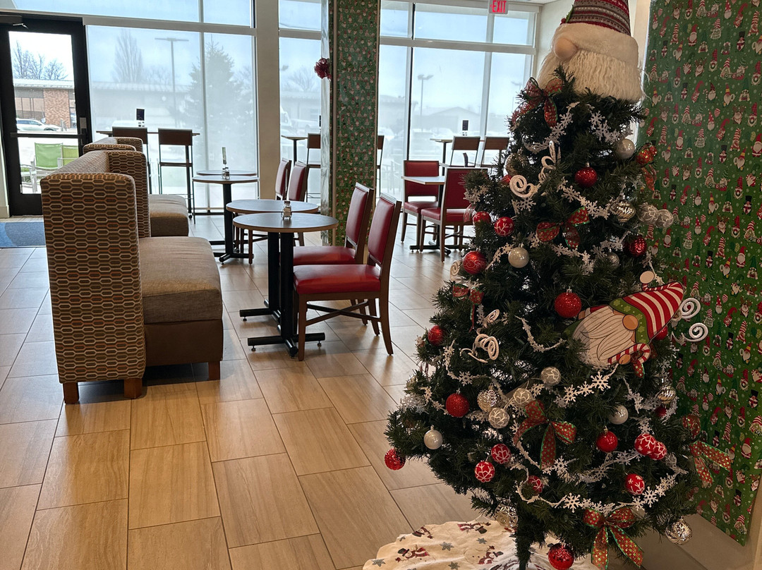 Holiday Inn Express & Suites Racine By IHG主图