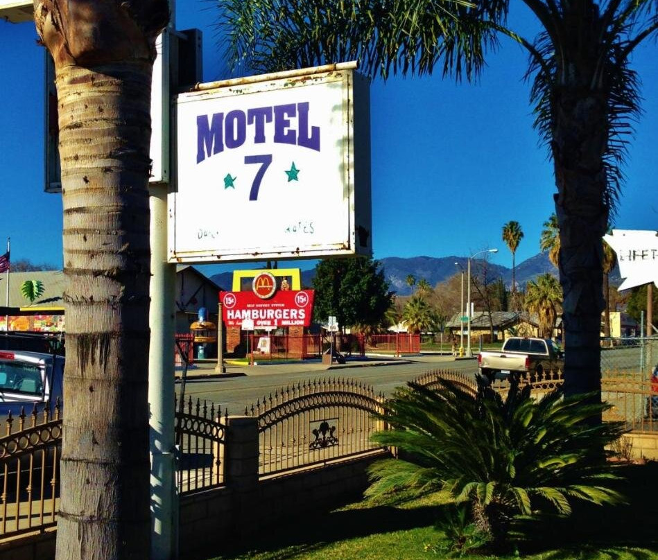 Downtown Motel 7