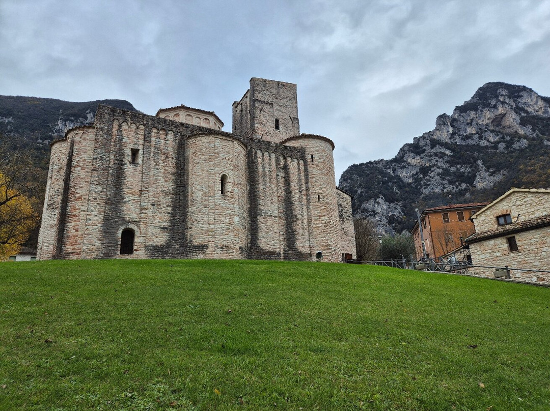 Abbazia di San Vittore delle Chiuse-Genga必去景点