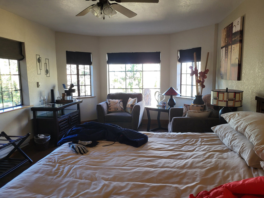 Sheridan House Inn主图