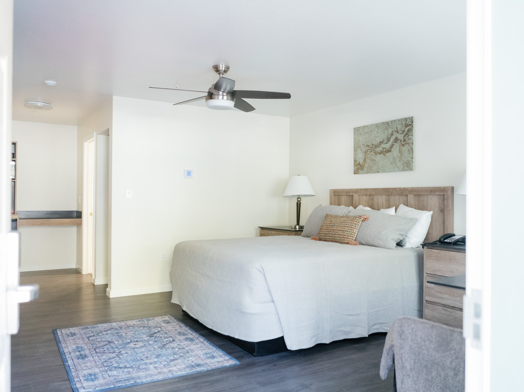 雪松小屋酒店主图