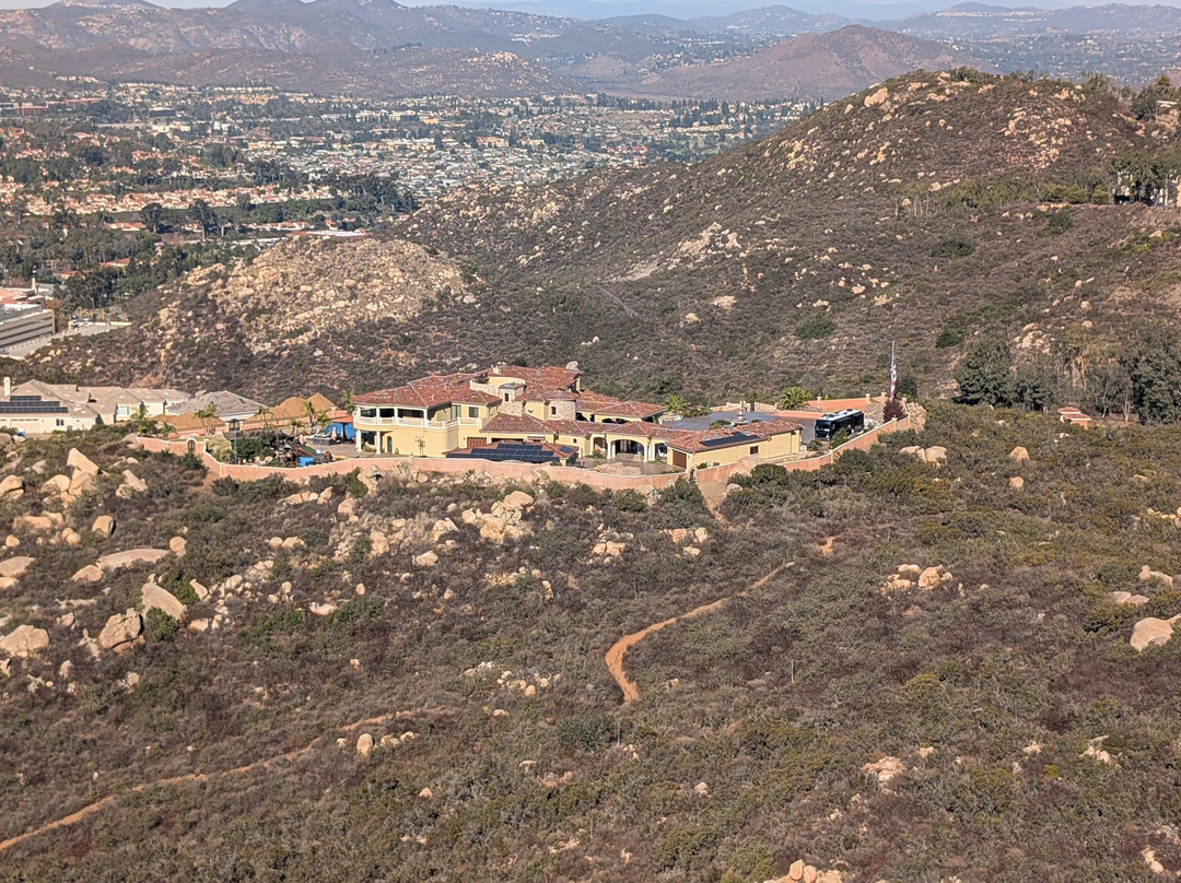 Twin Peaks Trail景点图片