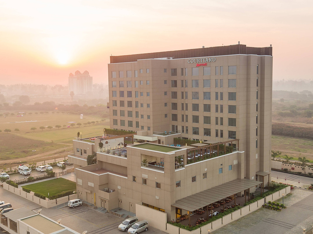 Courtyard by Marriott Surat主图