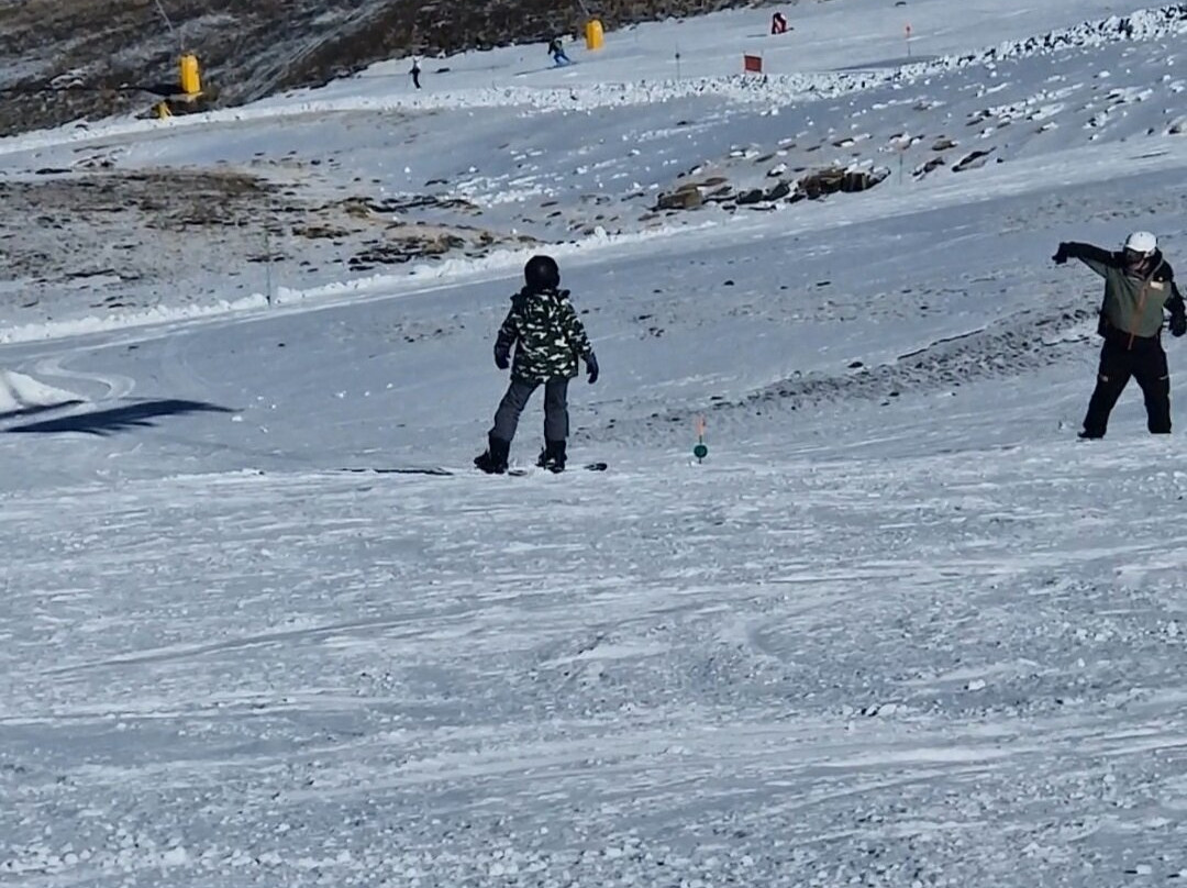 English Ski School景点图片