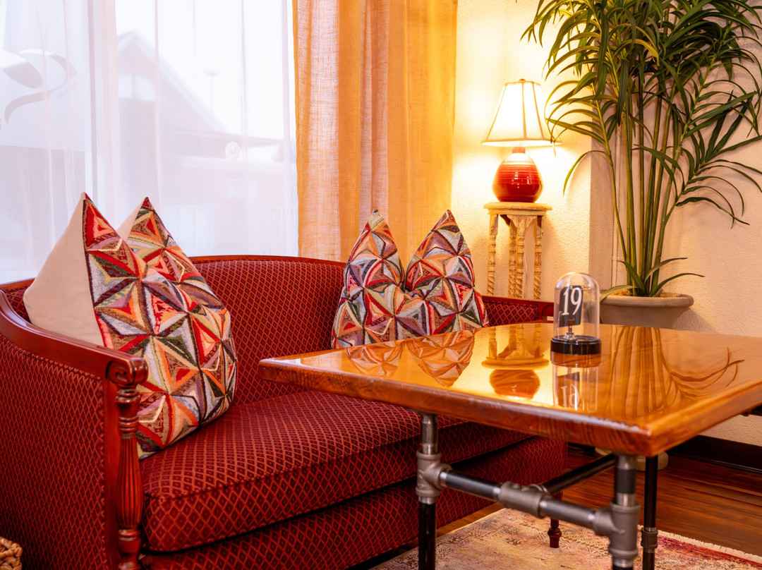 Chayz Lounge-West Columbia必去景点