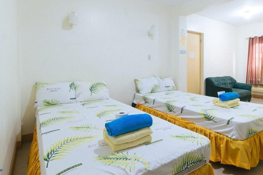 Golden Sunrise Hotel I by RedDoorz