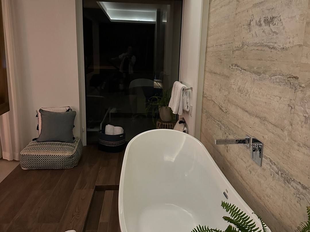 Azura Beach Resort主图