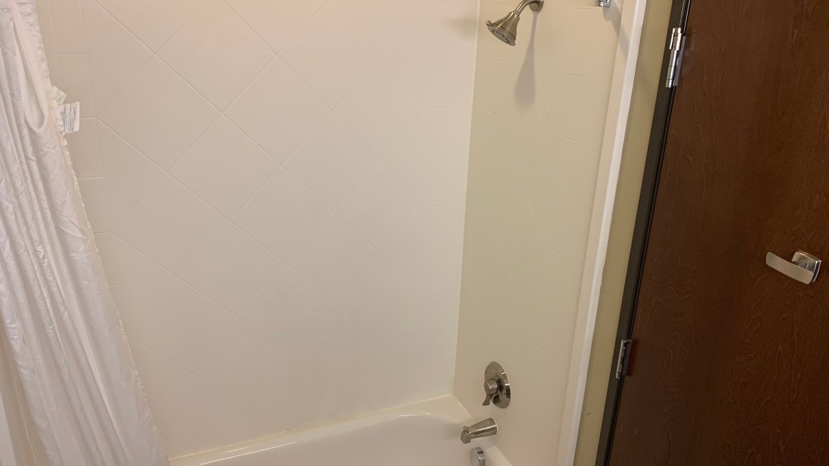 Four Points By Sheraton Williston-浴室