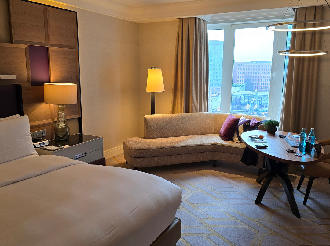 柏灵丽思卡尔顿酒店主图