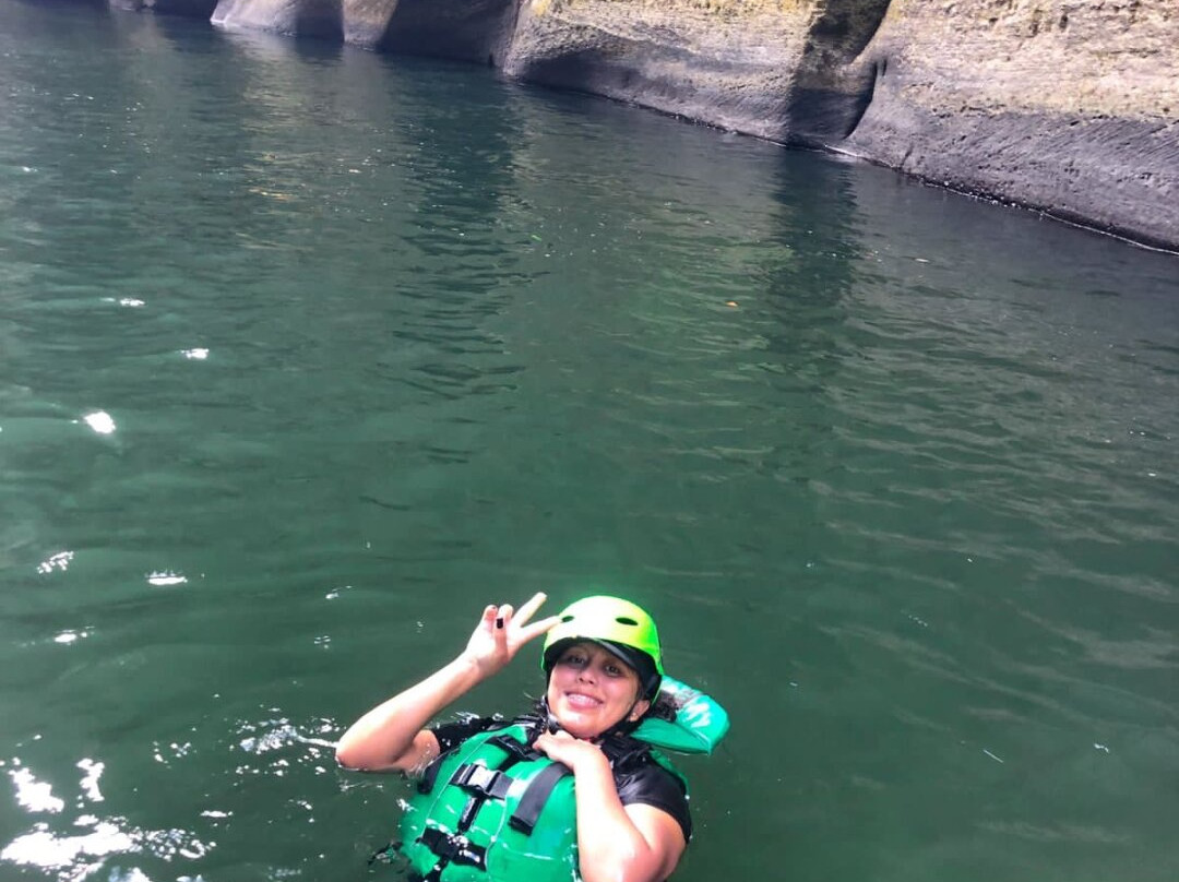 "Green Aventura: Descubre la Emoción del Rafting en el Increíble Cañón del Güejar"-Mesetas必去景点