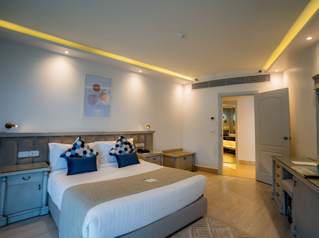 地中海阿祖尔酒店主图