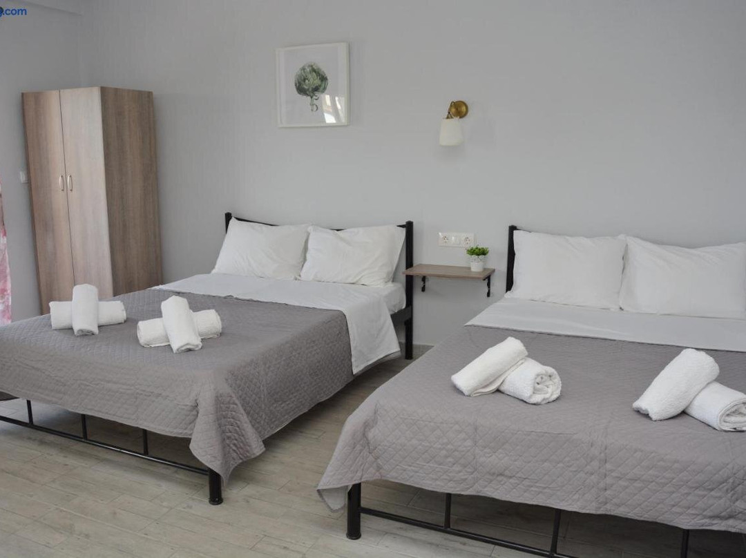 Gatos Village Studios & Apartments