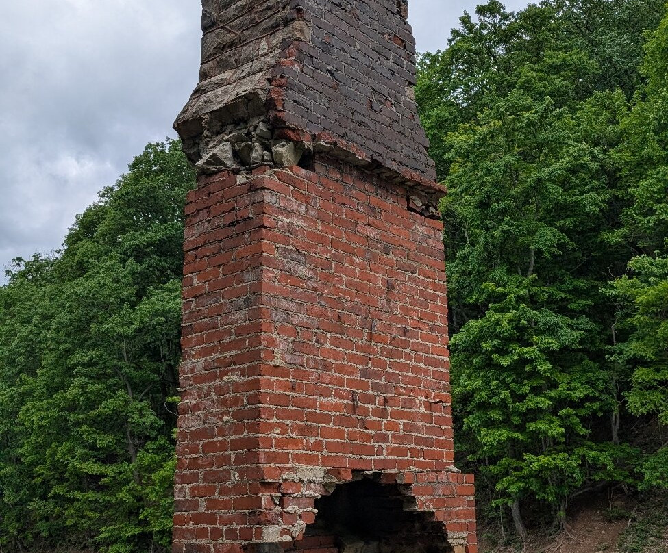 Historic Stone Chimneys景点图片