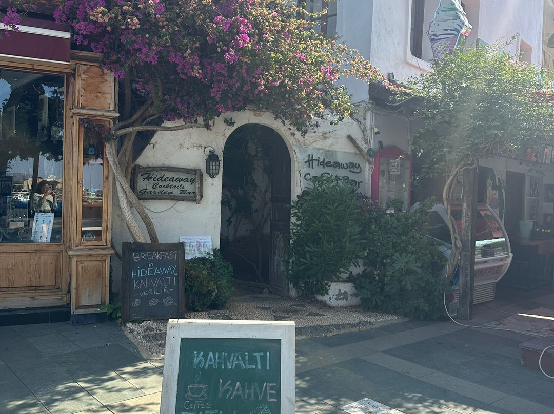 Hideaway Cafe & Bar-卡斯必去景点