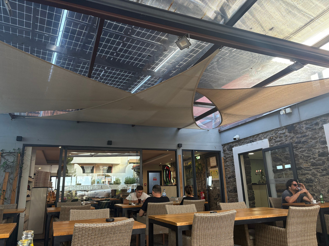 Road House Madeira Pizzeria & Spaghetteria