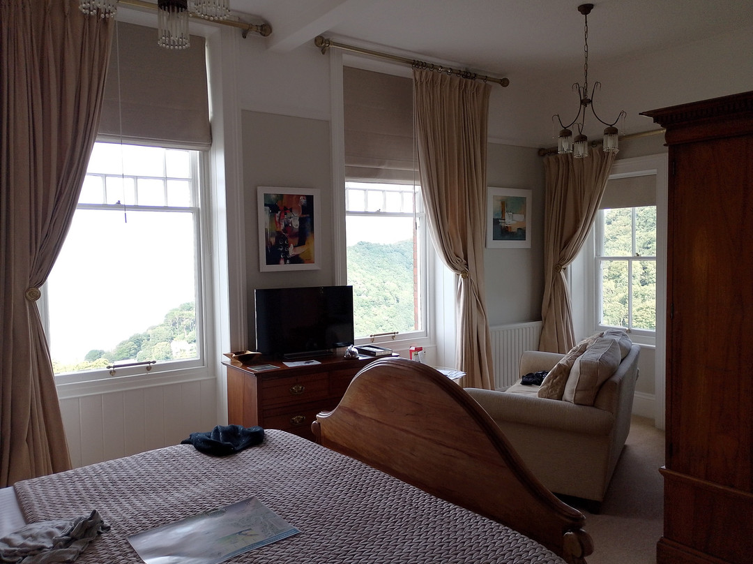 Highcliffe House主图