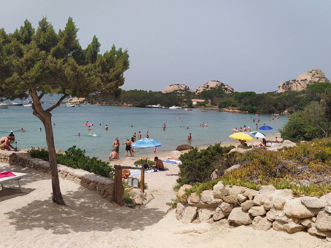 Spiaggia della Cala Li Mucchi Bianchi-Baia Sardinia必去景点