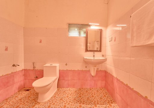 Ministers Mansion Kanthalloor Pool Resort by Voye Homes-浴室