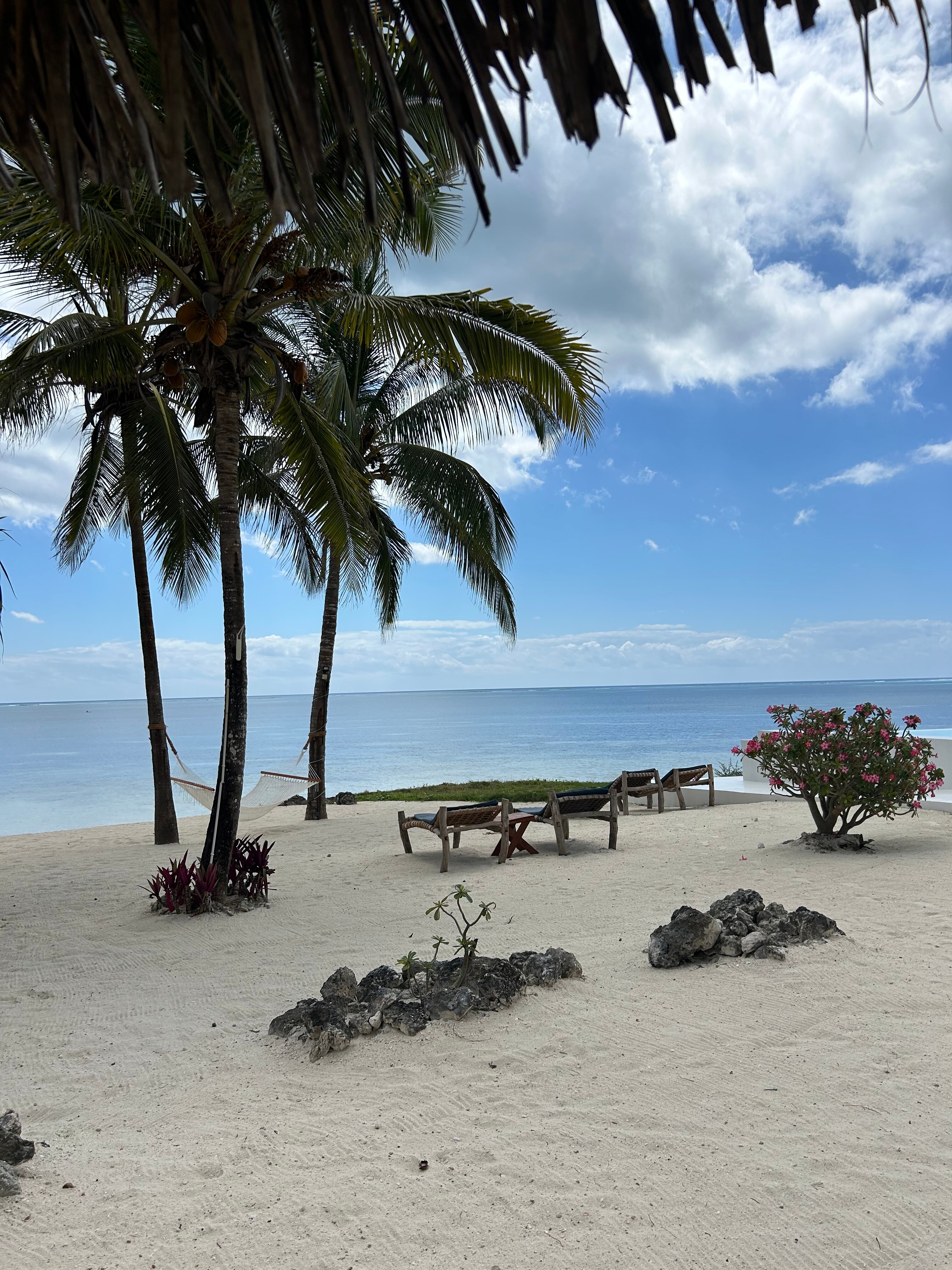 Zanbluu Beach Hotel-官方