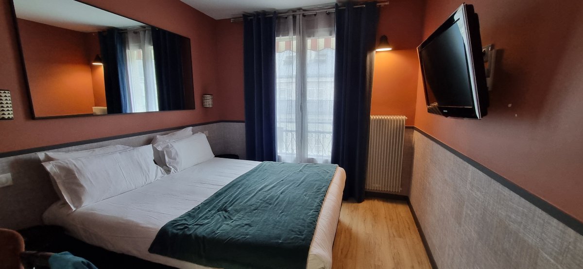 巴士底洛奈酒店-客卧