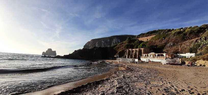 Isolotto Faraglione del Pan di Zucchero-Iglesias必去景点