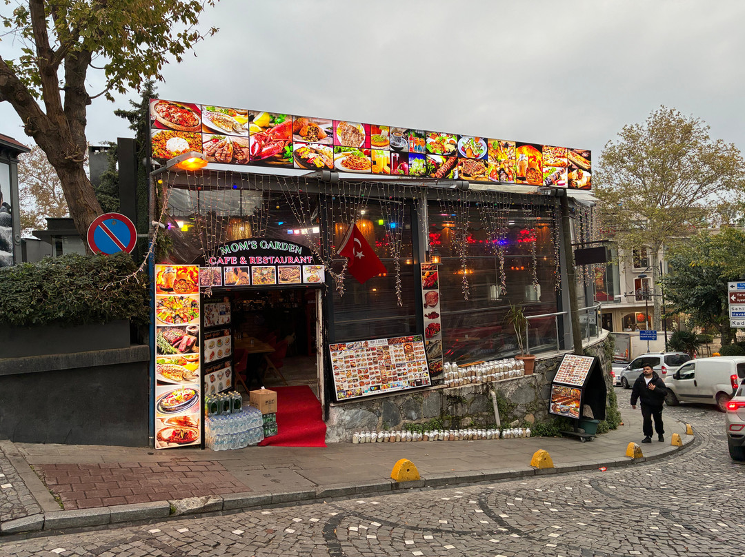 Mom's Garden Cafe & Restaurant