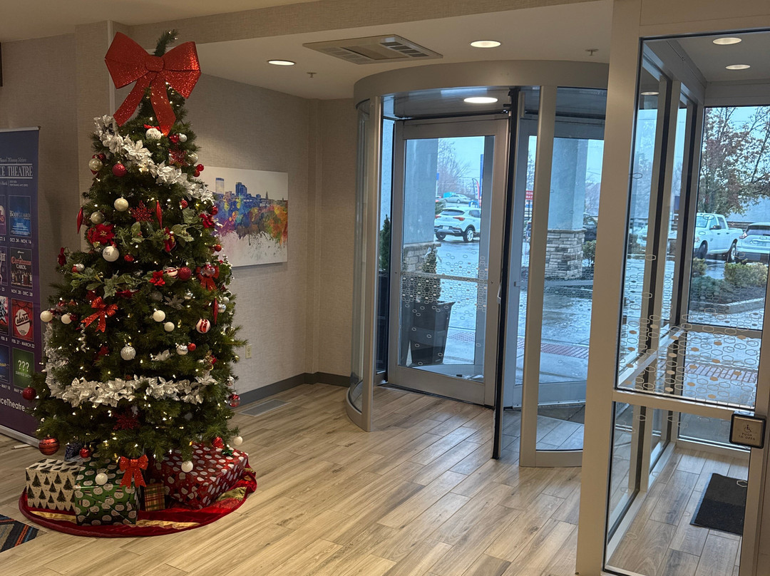 曼彻斯特拉昆塔套房酒店主图