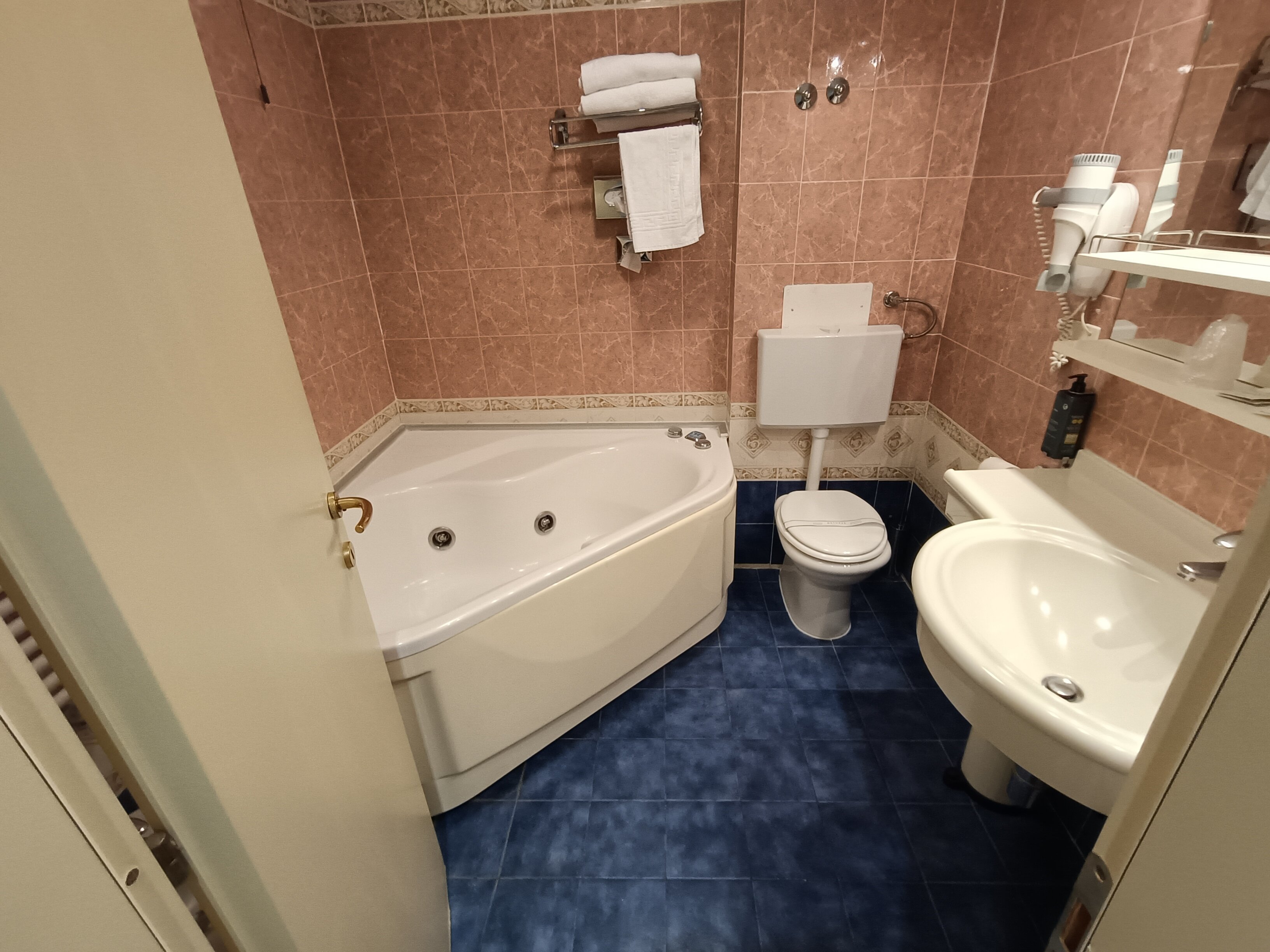 Grand Hotel Admiral Palace-浴室