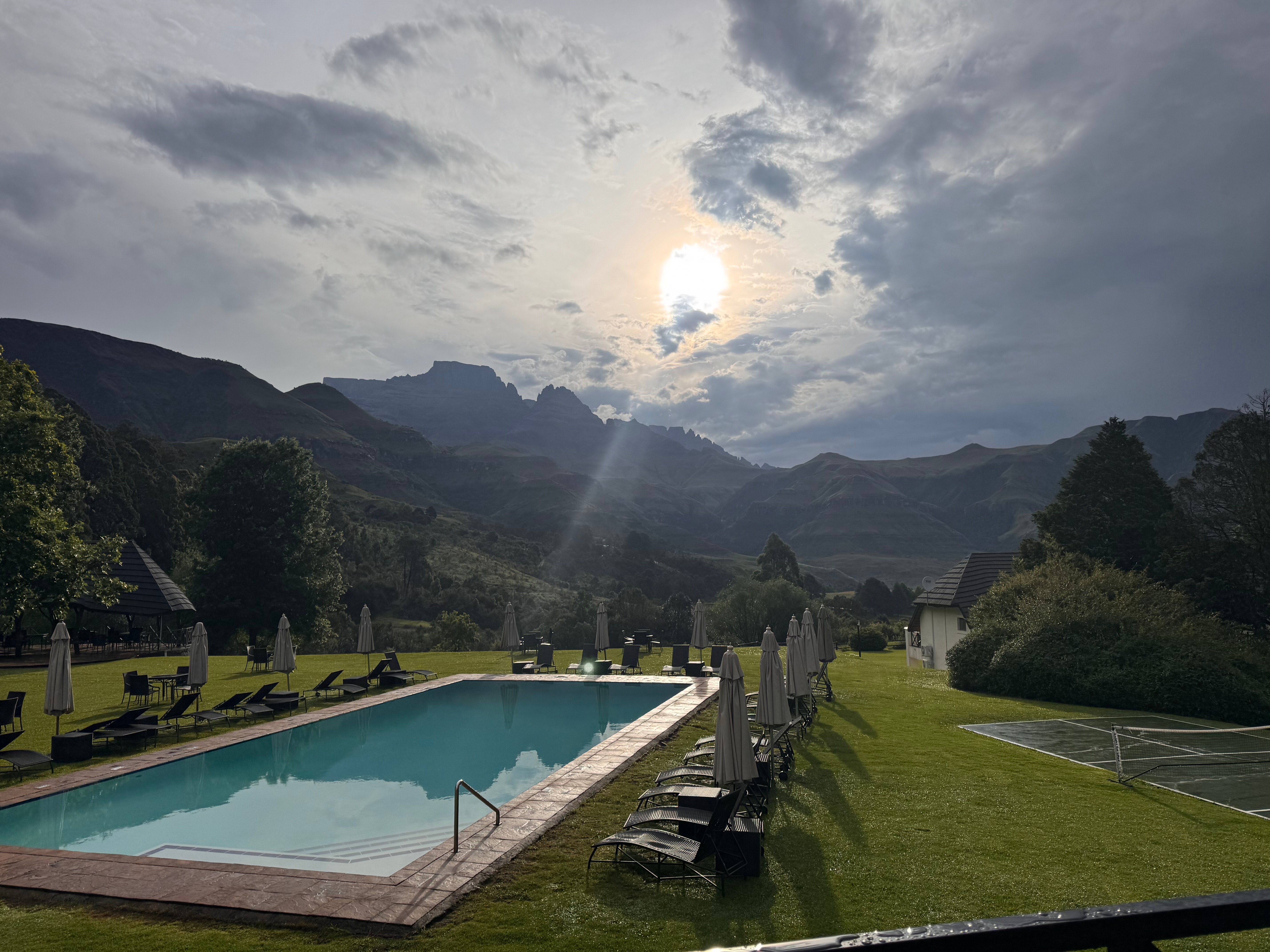 Champagne Castle Hotel-官方