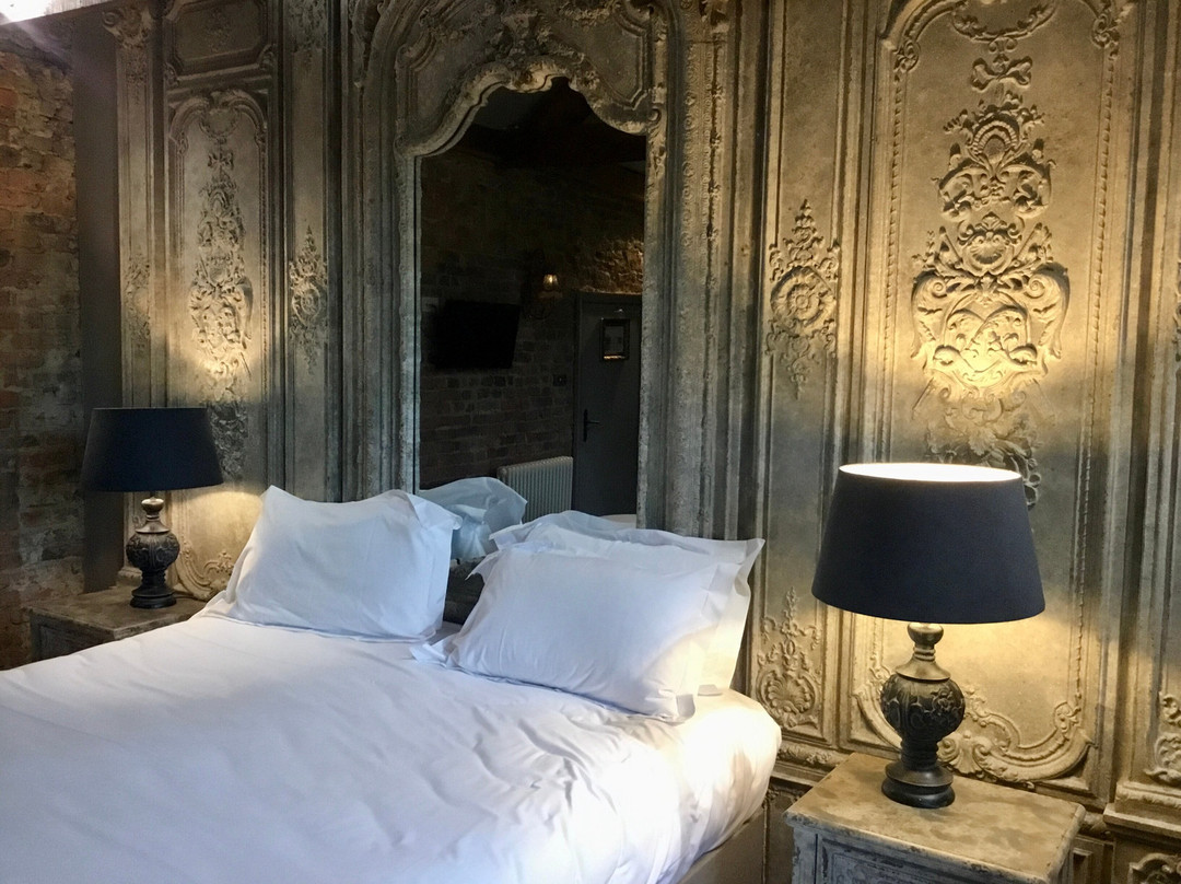 Le Petit Chateau & William De Percy主图