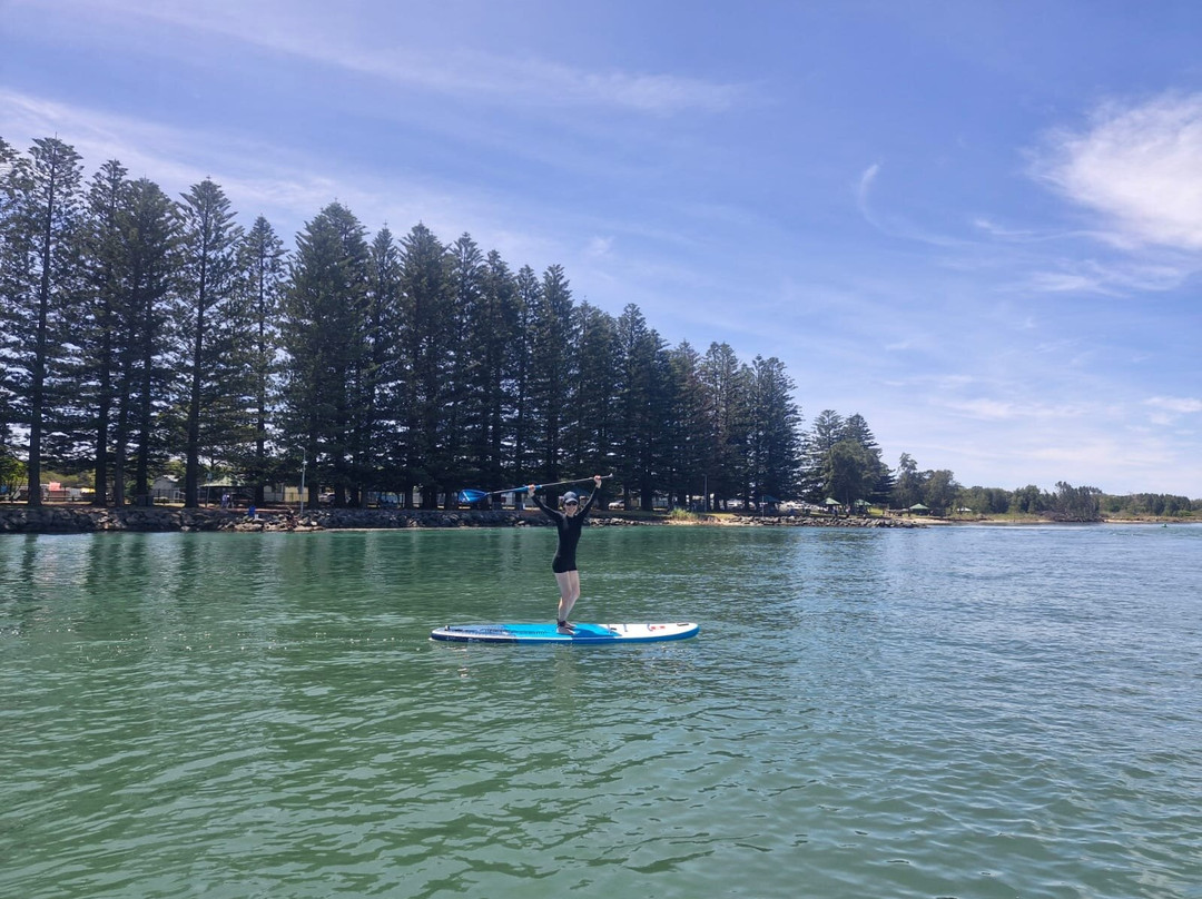 Stand Up Paddle Boarding Shellharbour-谢尔哈伯必去景点