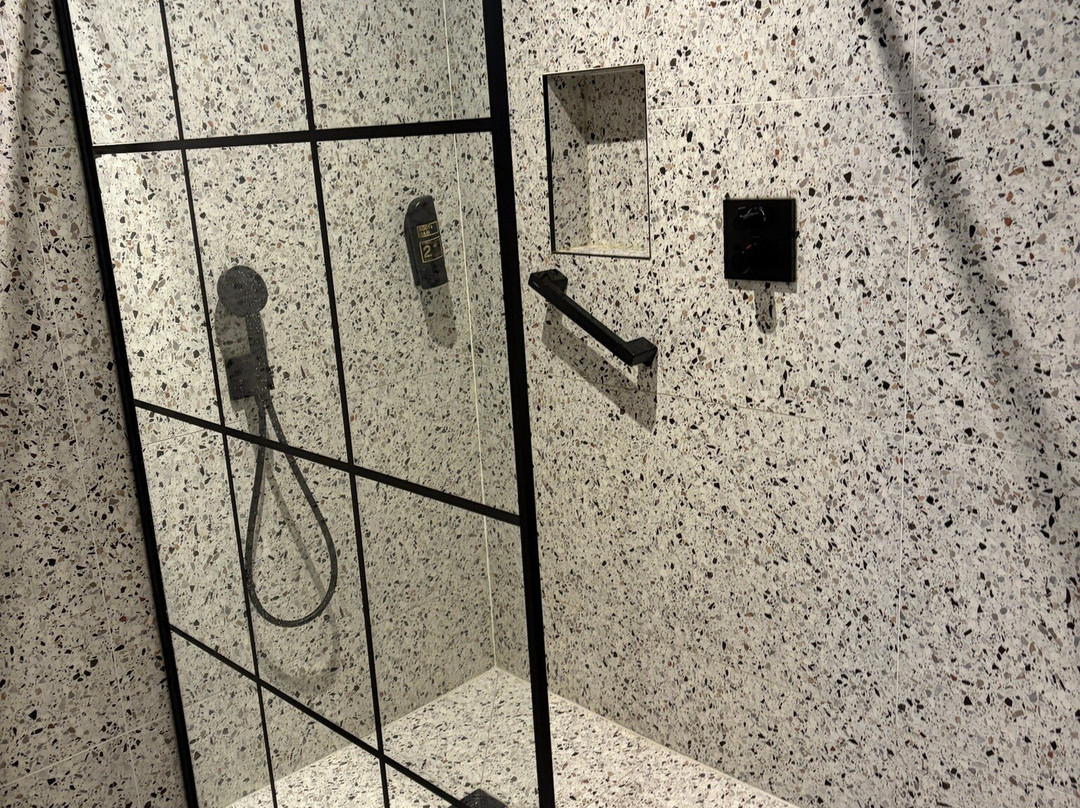 爱德华德勋爵酒店主图