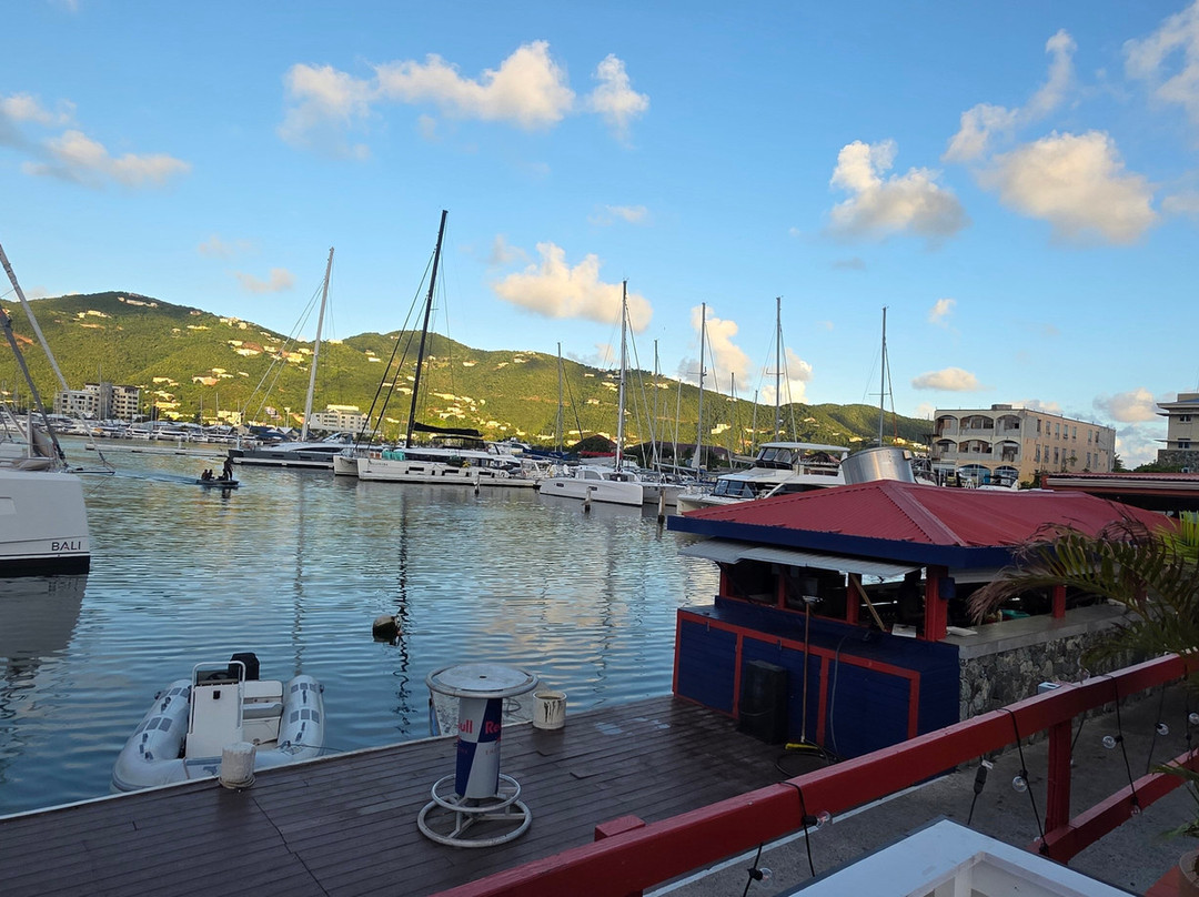 Aromas Cigar & Martini Bar-Road Town必去景点