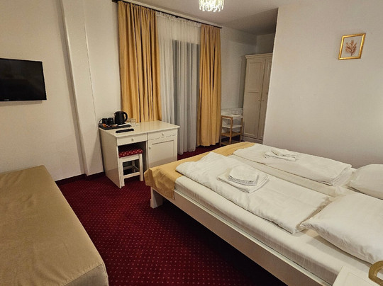 Complex Parc Pini Moinesti主图