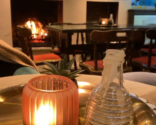 力推河畔酒店主图