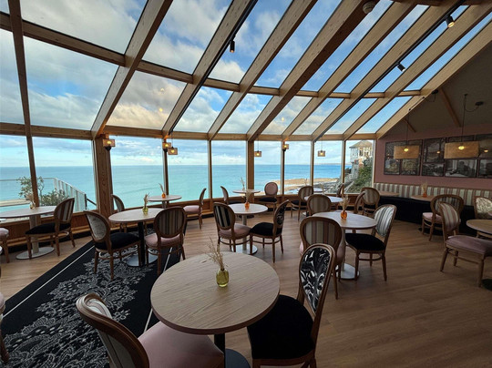 Coudeville-sur-Mer酒店住宿-水星格兰维勒格兰德拉齐酒店