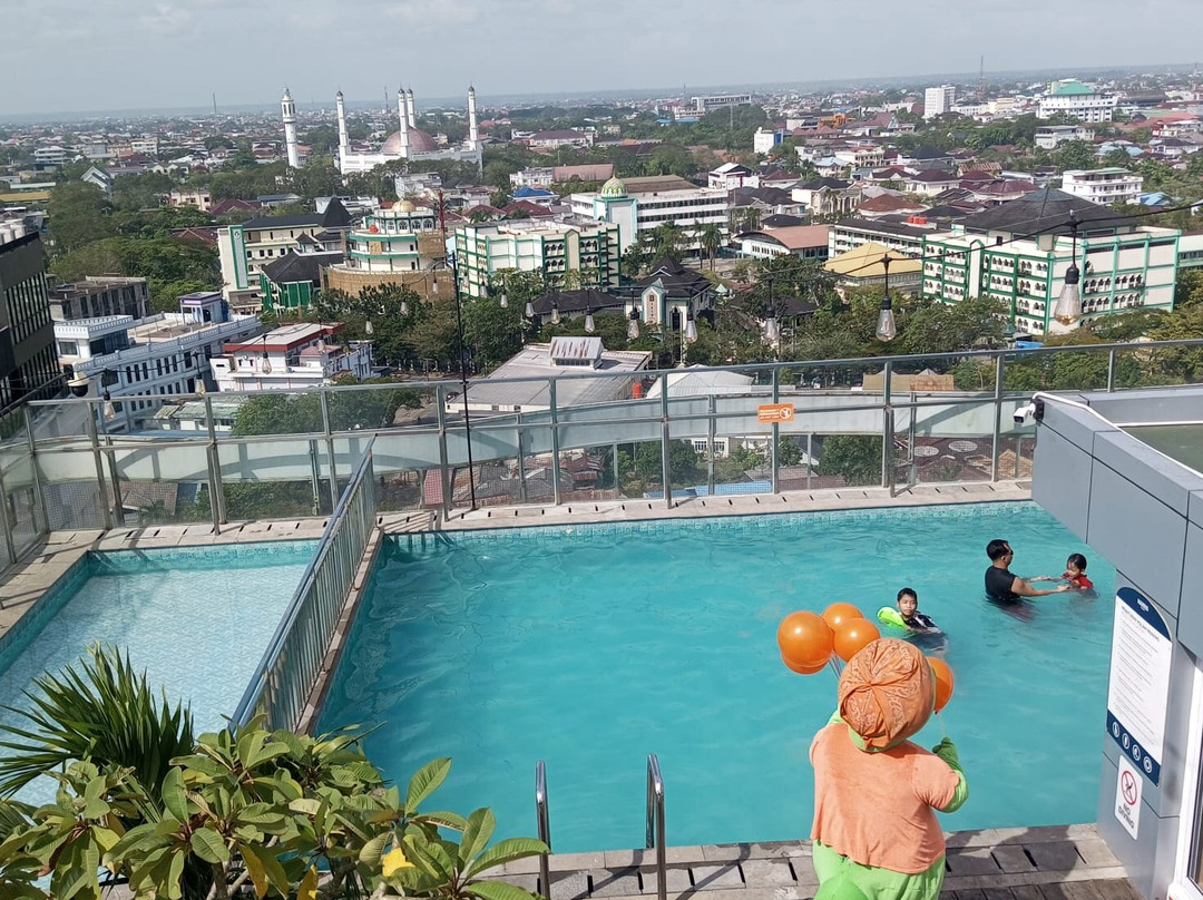 哈里斯坤甸酒店主图