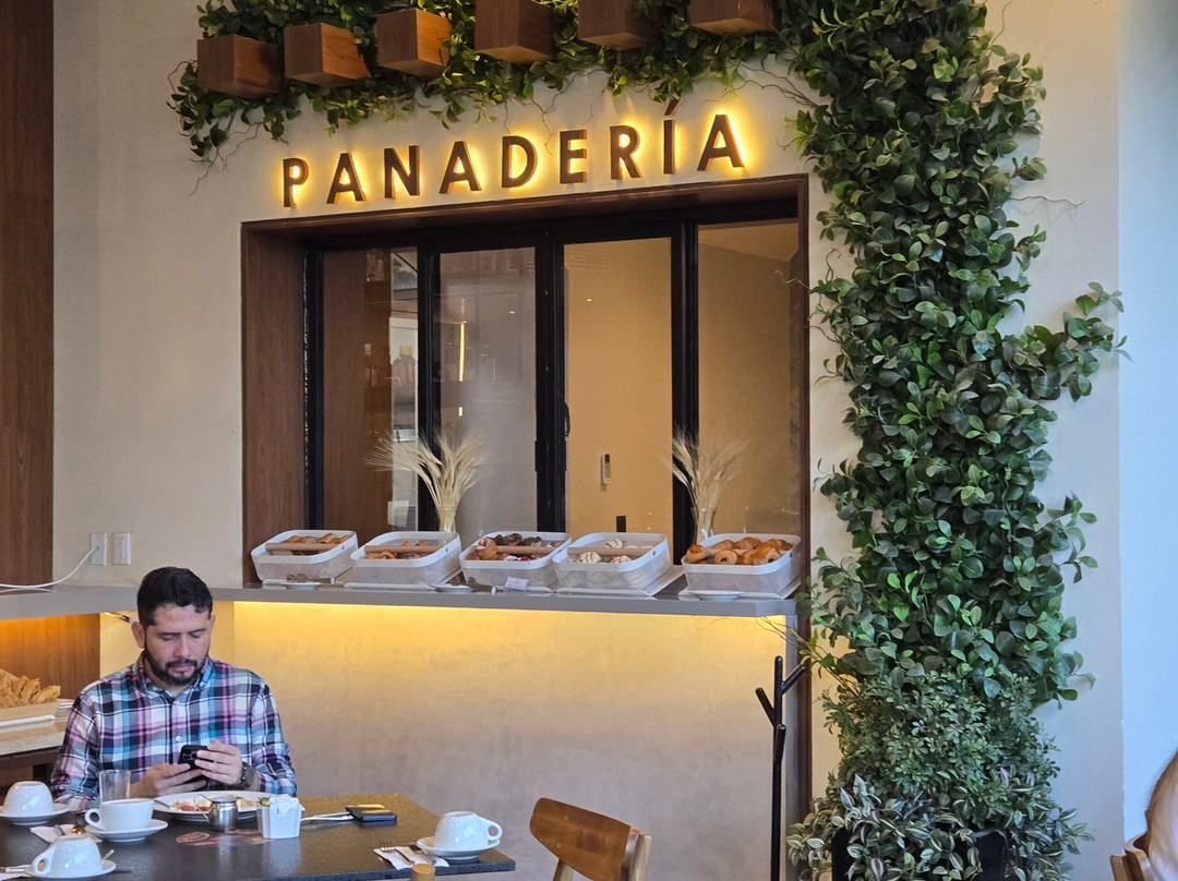 维多利亚行政酒店主图