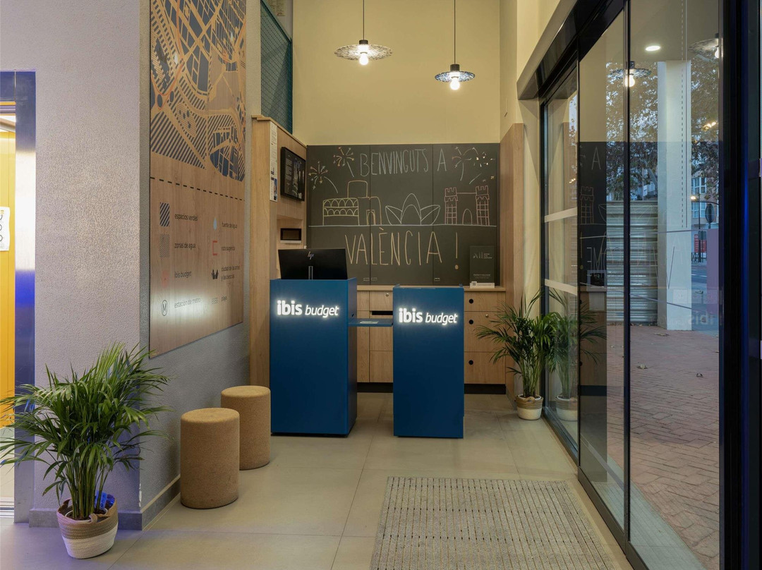 宜必思快捷瓦伦西亚中心港酒店主图