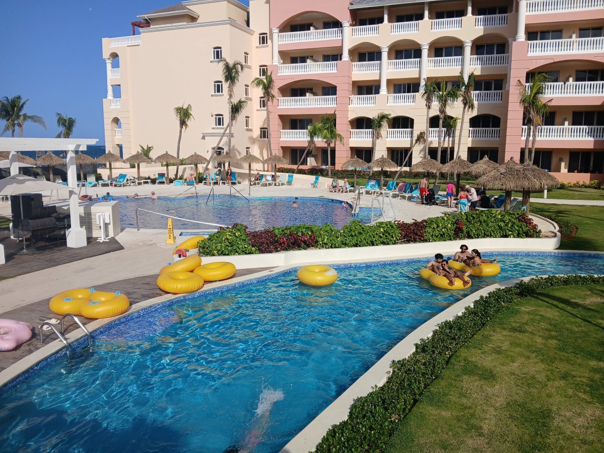 罗斯霍尔伊贝罗斯塔精选套房酒店-泳池