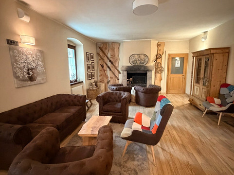 梅佐索多酒店主图