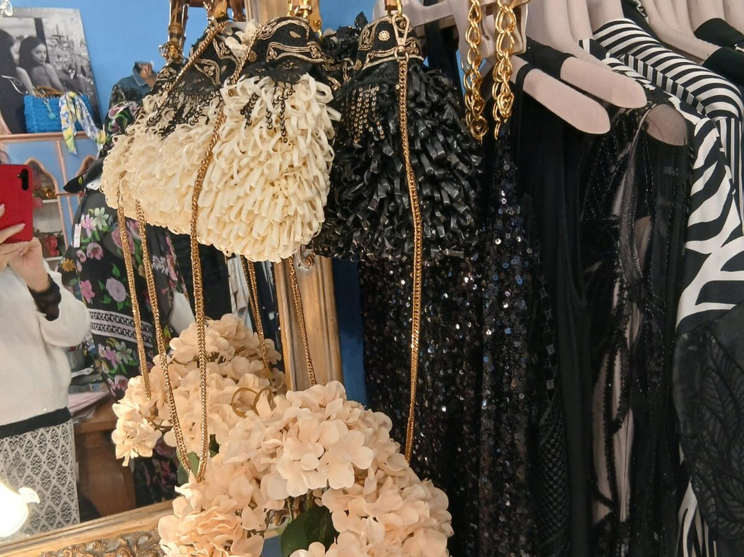 Esmeralda T Di Daniela Cerè Creazioni Moda-Marebello必去景点