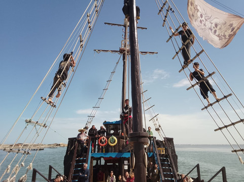 Balade en Mer en Bateau Pirate-杰尔巴岛必去景点