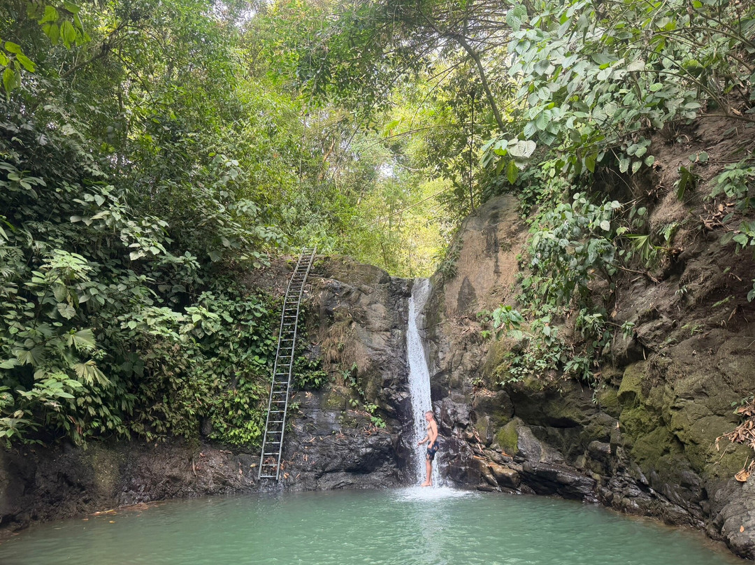 Uvita Waterfall-乌维塔必去景点