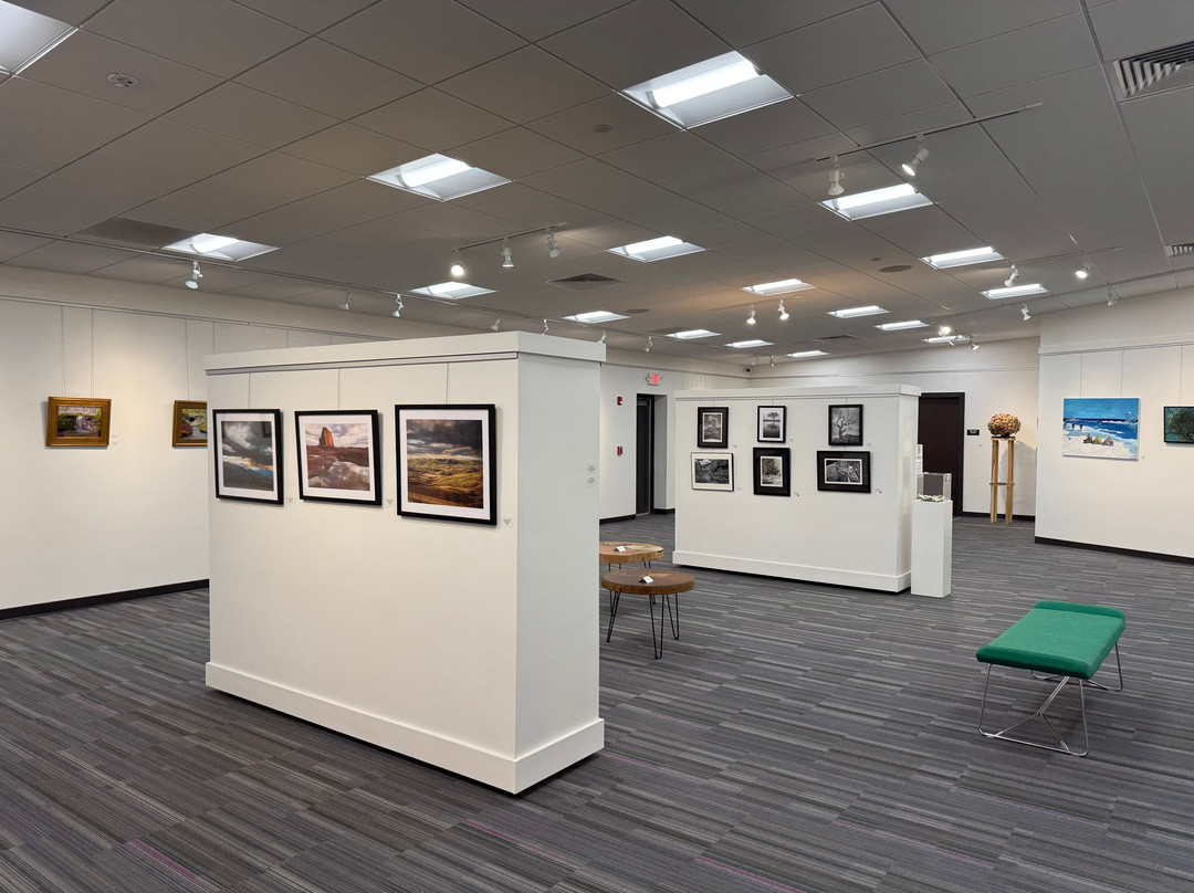 The Gallery at the Library-赫曼必去景点