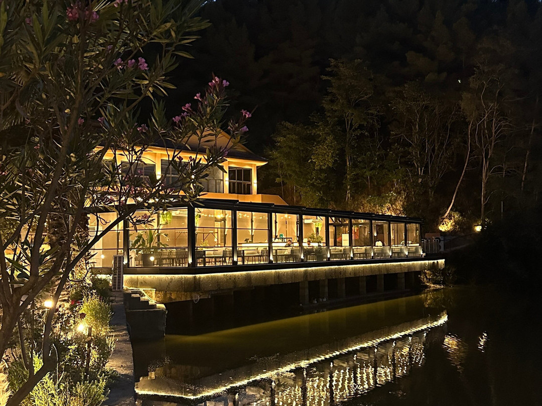 PAVILION Liqeni