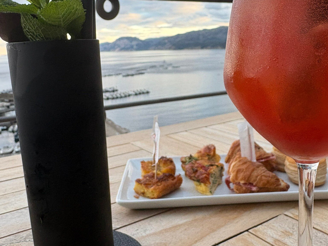 BUE Marino Hotel & Rooftop Bar主图