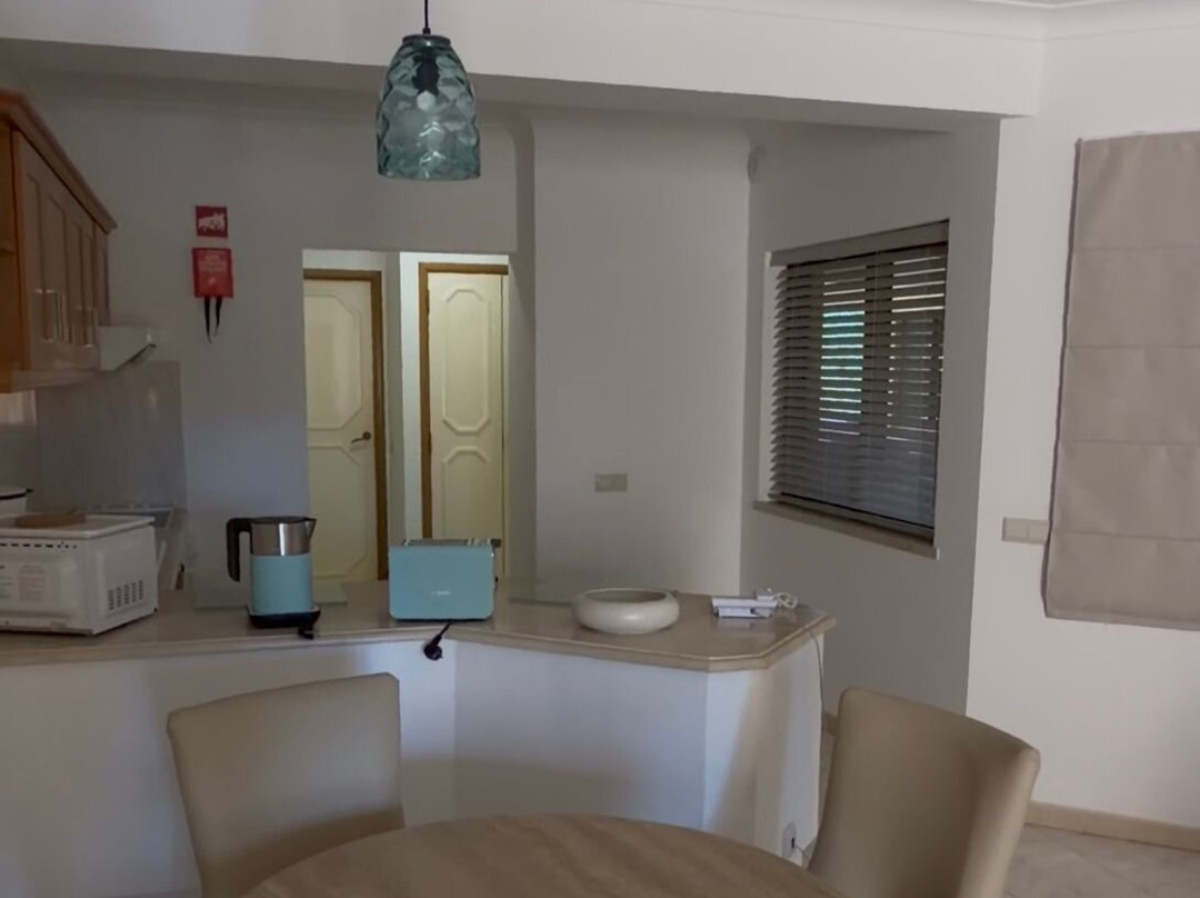 Spacious 4 Bedroom Villa, Private Pool, Free Air Conditioning and Wifi主图