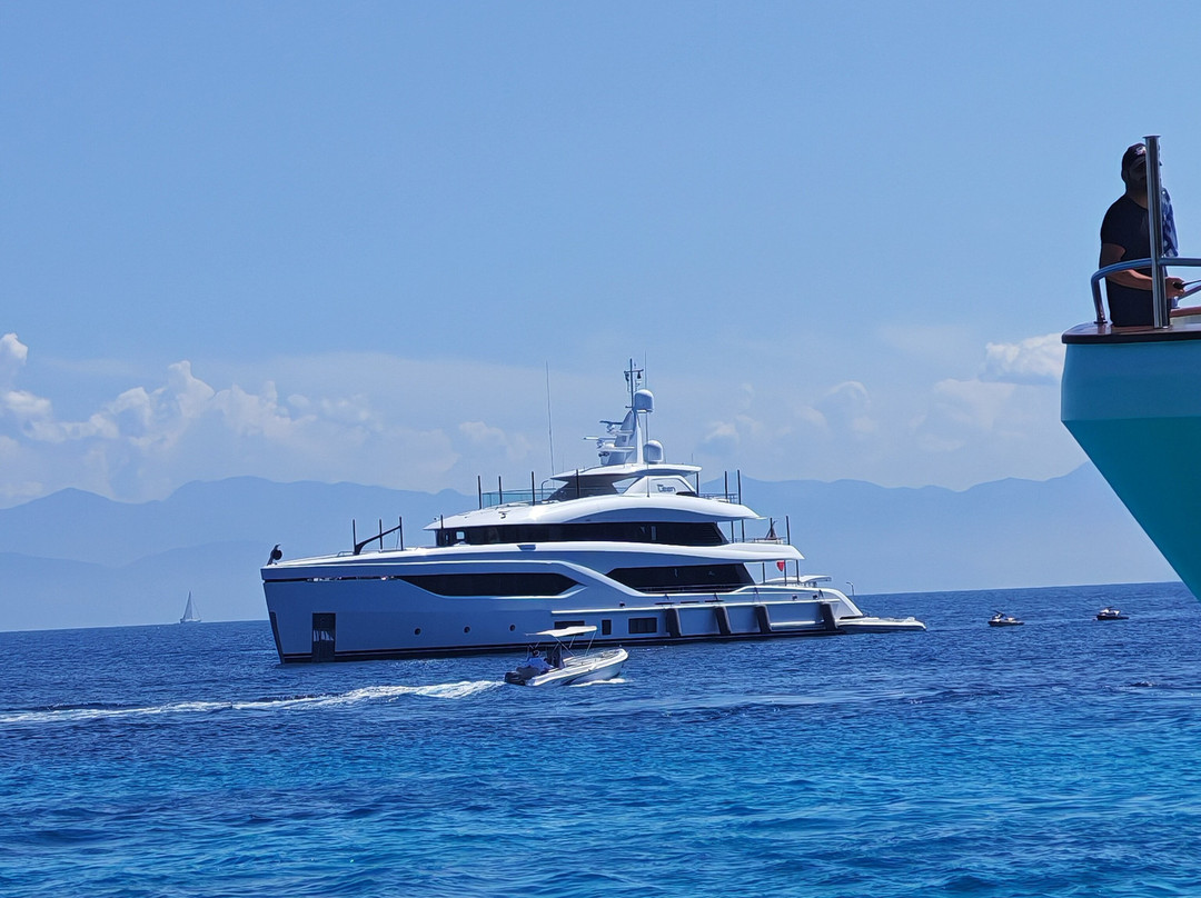 Easybook - Kostas Boat Trips-Agios Georgios必去景点